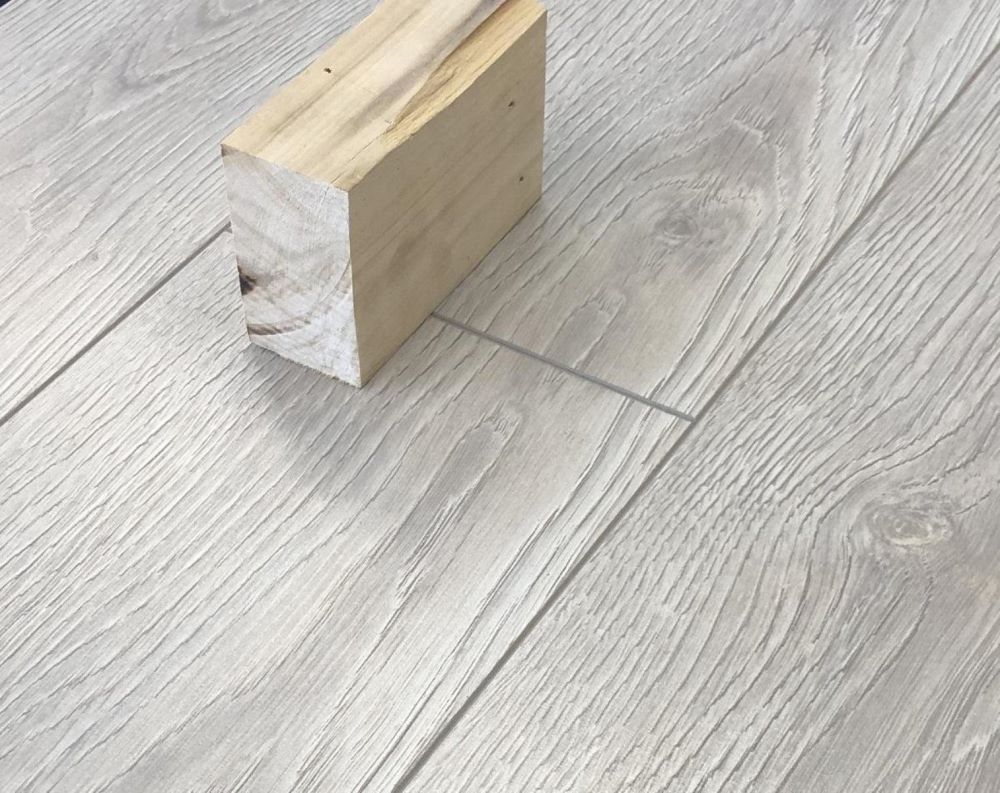 Ламинат "SunFloor" 8/32 4V Дуб Лайн 37 (1380*193*8 мм) — купить в Ноябрьске